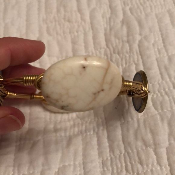 Gold bangle with cream and gold stones - Picture 4 of 6